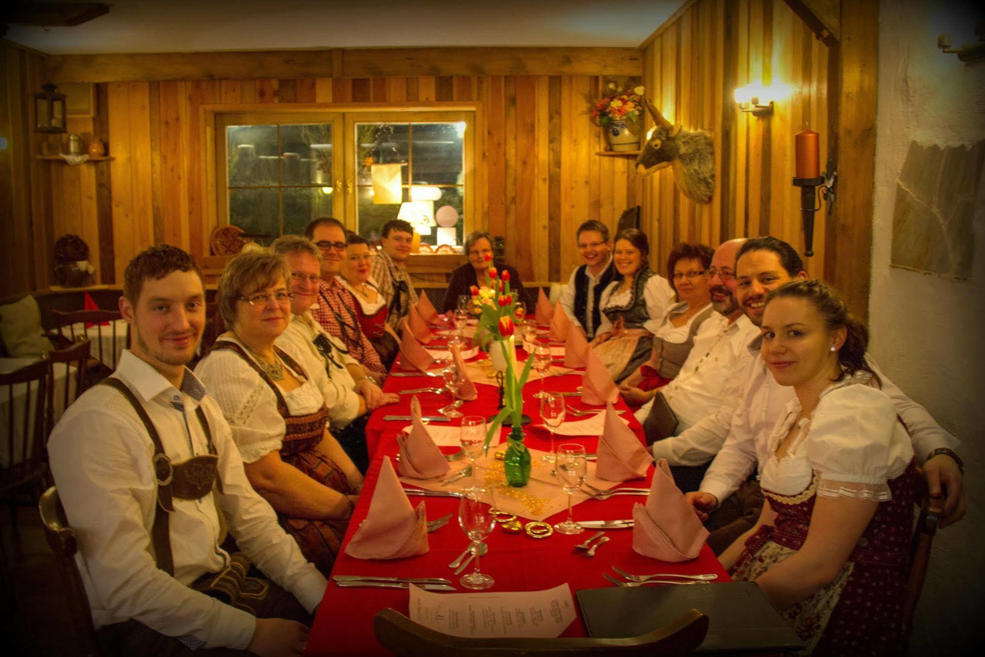 Antjes Schmankerlhotel Und Restaurant Trostau Luaran gambar