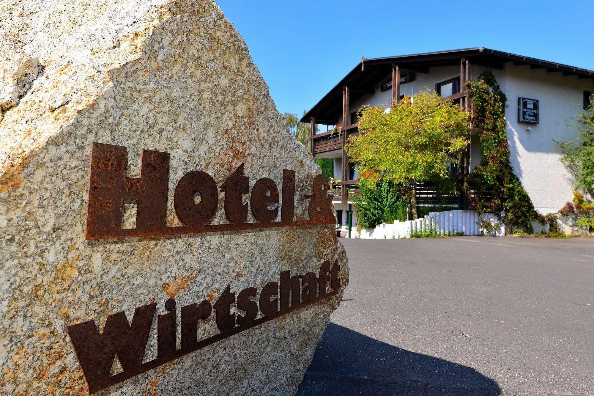 Antjes Schmankerlhotel Und Restaurant Trostau Luaran gambar