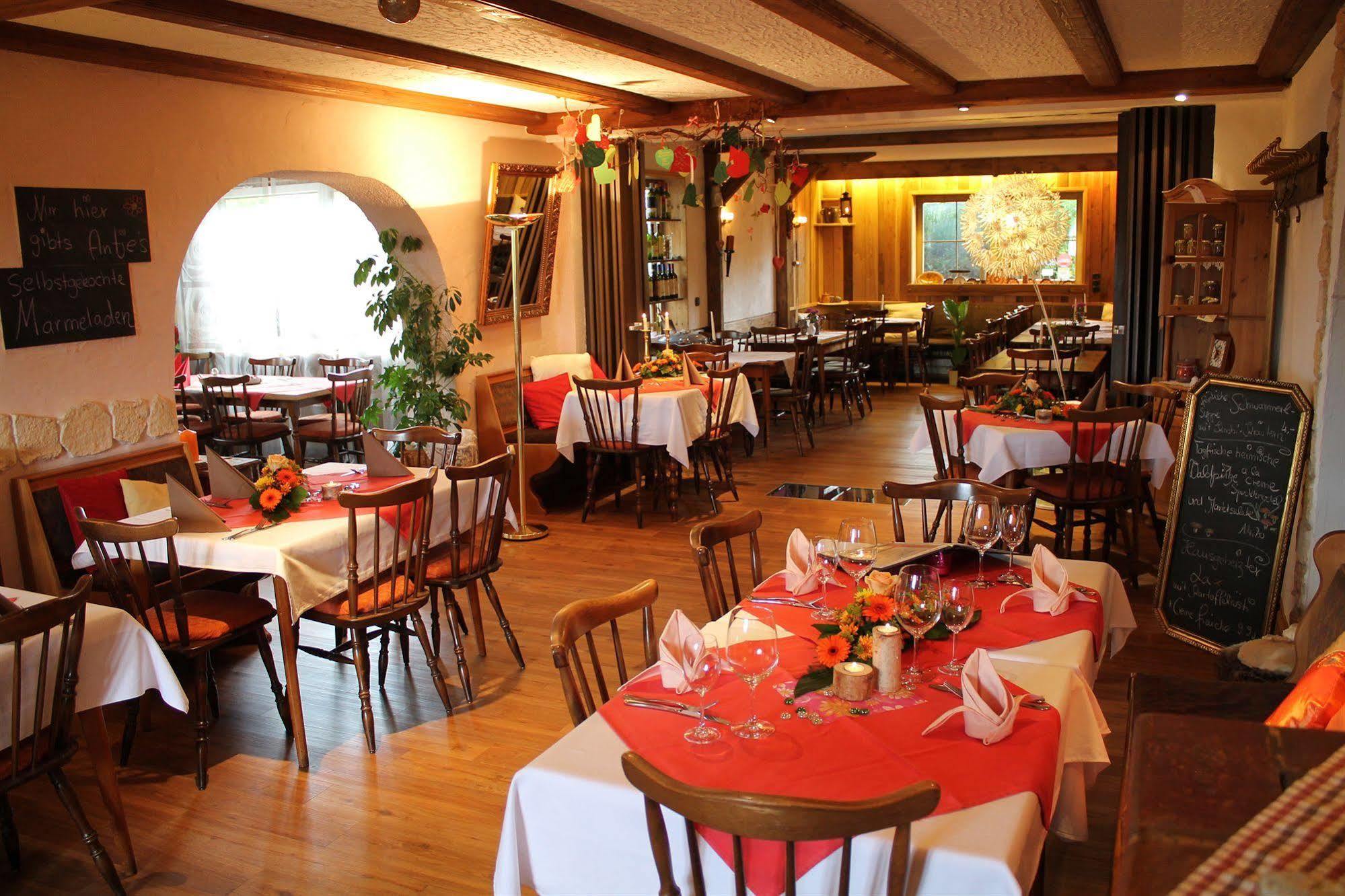 Antjes Schmankerlhotel Und Restaurant Trostau Luaran gambar
